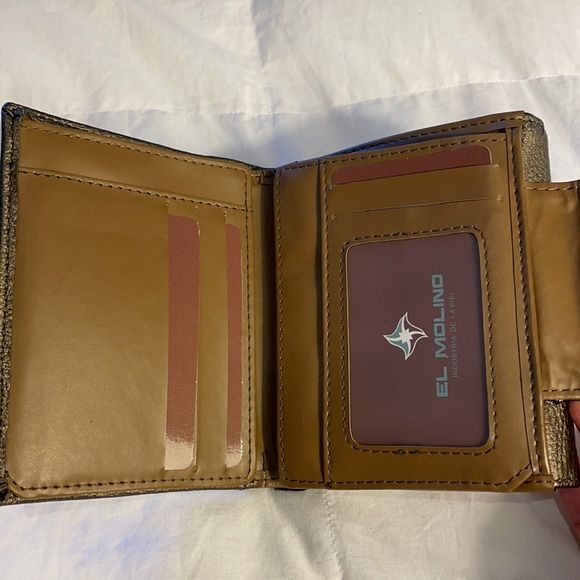 Fashionable multi-compartment wallet by Burghley - ample slots and sections NWT - Picture 7 of 11